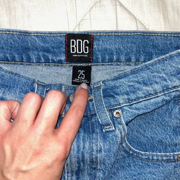 BDG Mandy High-Waisted Denim Short - Picture 4 of 7